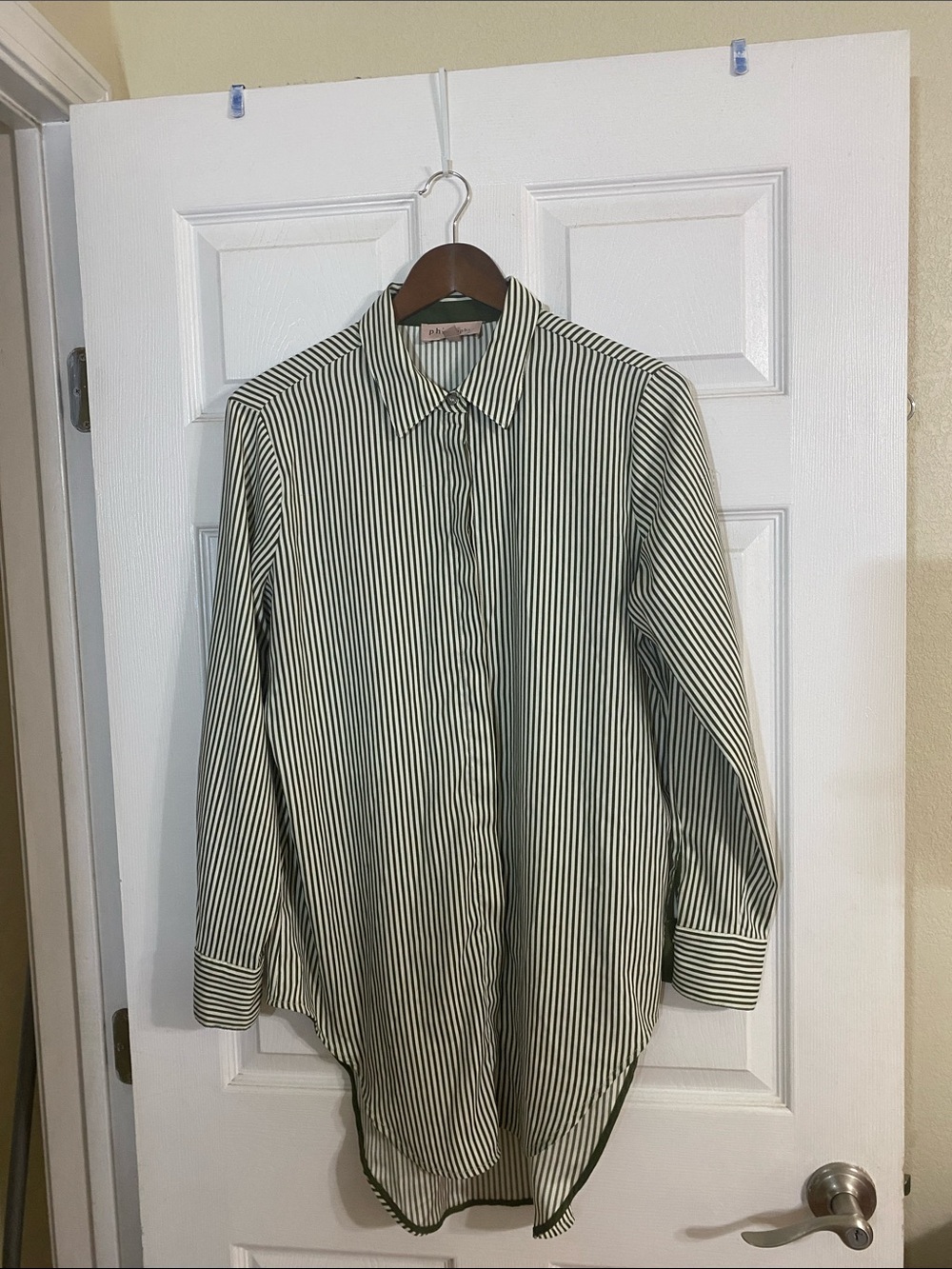 2 blouses, green and maroon